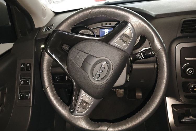 Used JAC Group T6 2020 2.0T Diesel Two-Wheel-Drive Elite Version Long Wheelbase China VI Emission Standard HFC4DB2-2E