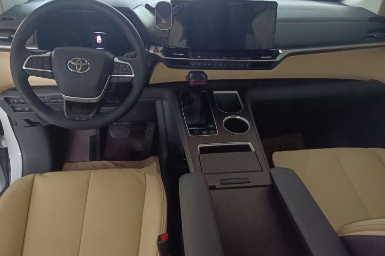 Used Toyota Granvia 2023 2.5L Hybrid Luxury Edition