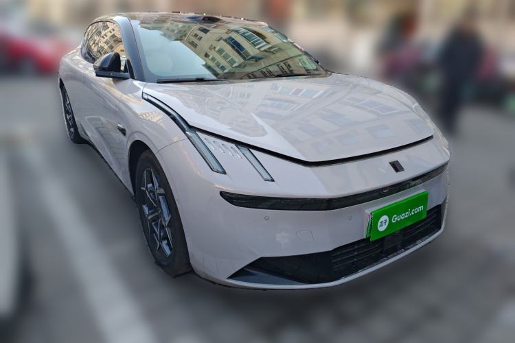 Used Lynk & Co 10 EM-P 2025 Model 240 Four-Wheel Drive Ultra Front Right 45 Deg