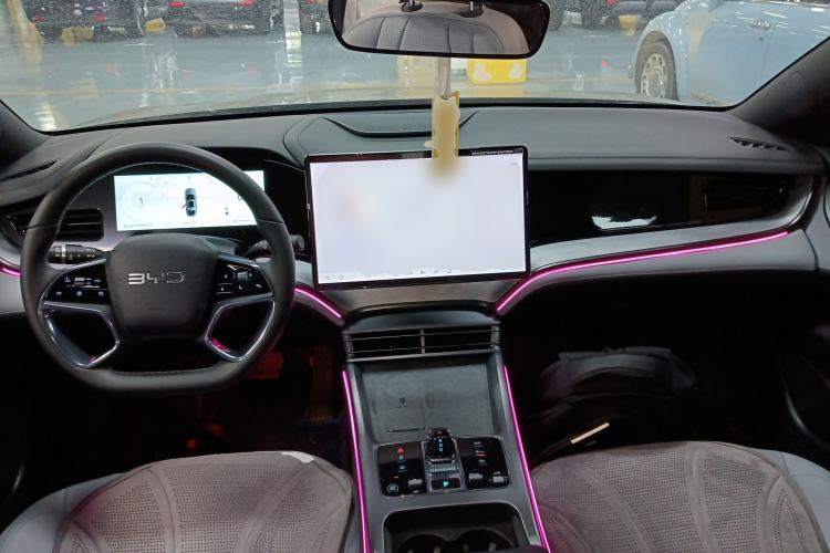 Used BYD Seal 2024 HONOR Edition DM-i 1.5L 121km Luxury Model Center Console