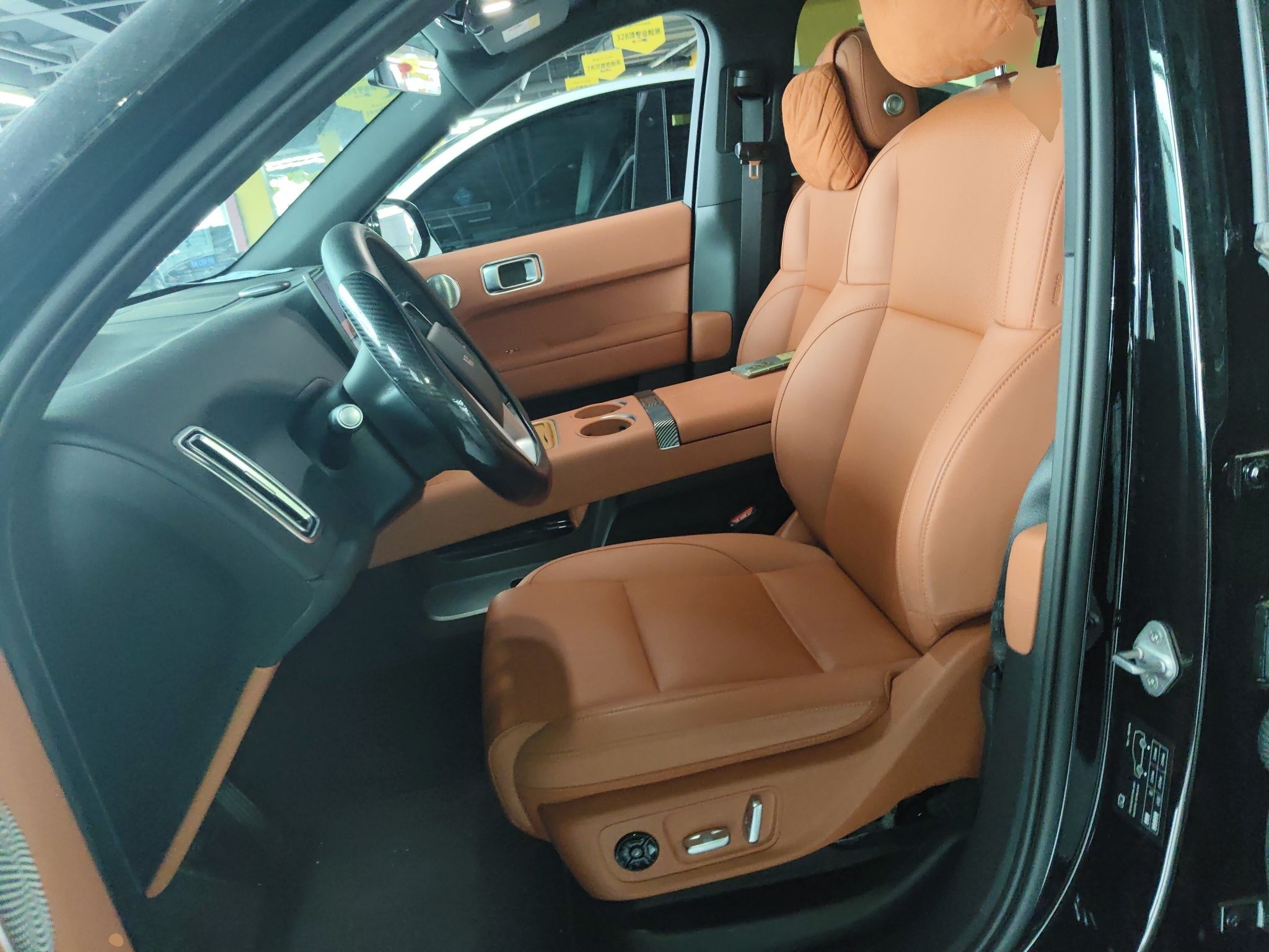 المقاعد الأمامية داخل السيارة