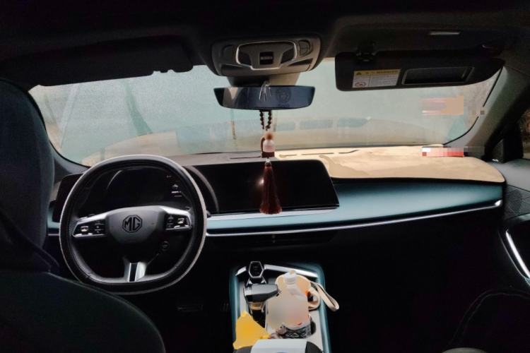 Used MG 7 2023 2.0T Automatic Hunter Luxury Edition Center Console