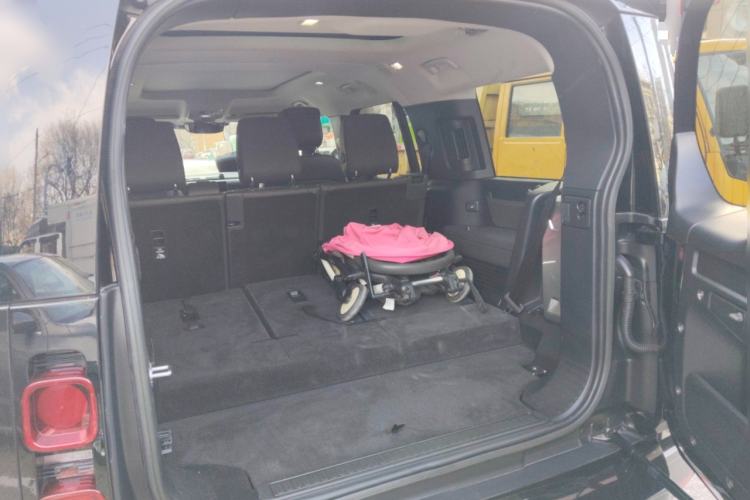 Used Land Rover Defender 2023 130 3.0T P400 HSE Trunk