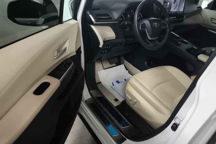 Used Toyota SIENNA 2023 2.5L Hybrid Luxury Edition Driver Seat