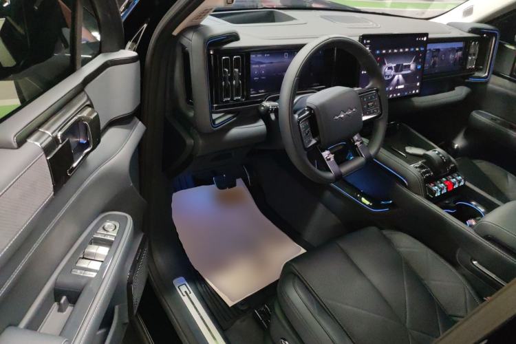 Used Formula Leopard 5 2023 Navigator Edition Driver Seat