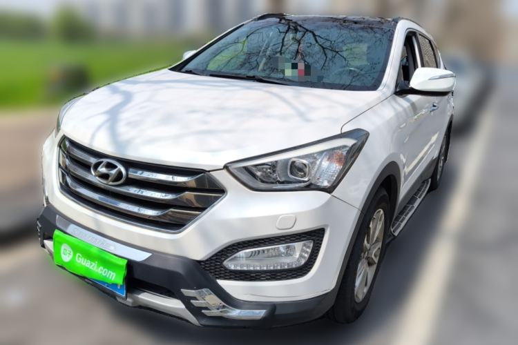 Used Hyundai Santa Fe 2013 Revised Version 2.4L Automatic All-Wheel Drive Luxury Trim