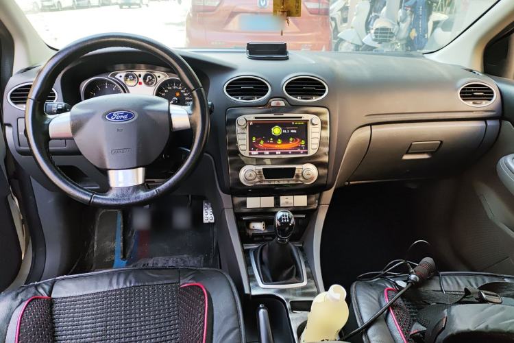 Used Ford Focus 2014 Hatchback Classic 1.8L Manual in Cool White Collector's Edition