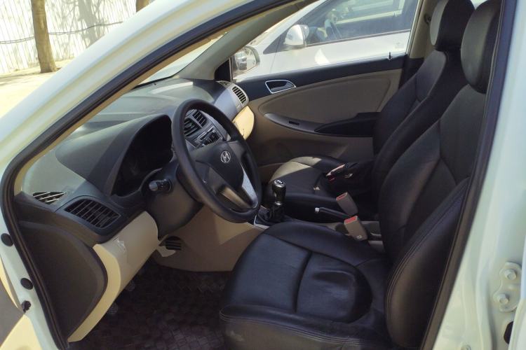 Used Hyundai Verna (older generation) 2014 1.4L Manual Smart GLS Trim Left Front Seat