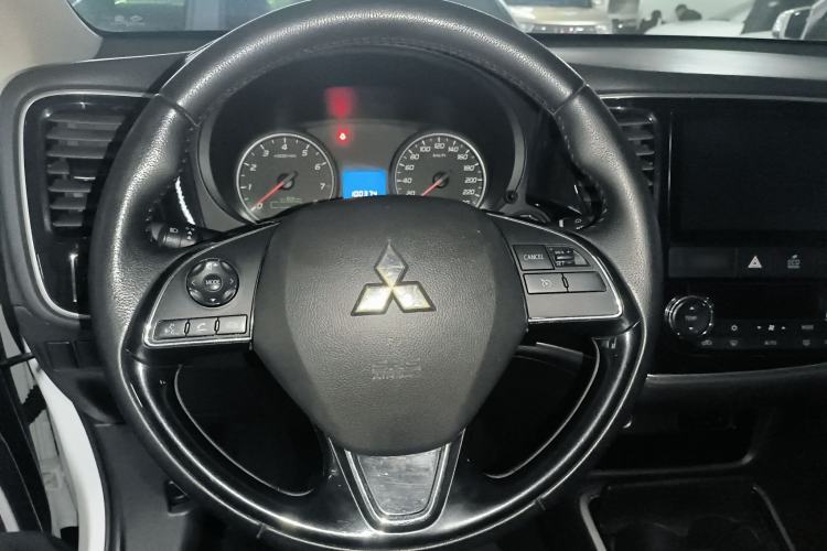 Used Mitsubishi Outlander 2018 2.0L Two-Wheel-Drive Jiale Edition 7-Seater