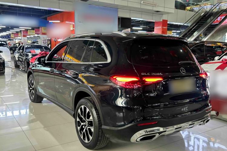 Used Mercedes-Benz GLC 2023 Facelift GLC 260 L 4MATIC Dynamic Version 5 Seats Exterior 3