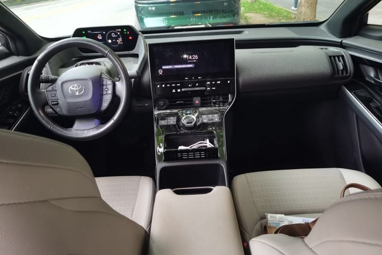 Used Toyota FAW bZ4X 2022 Four-Wheel-Drive High-Performance PRO Edition Center Console