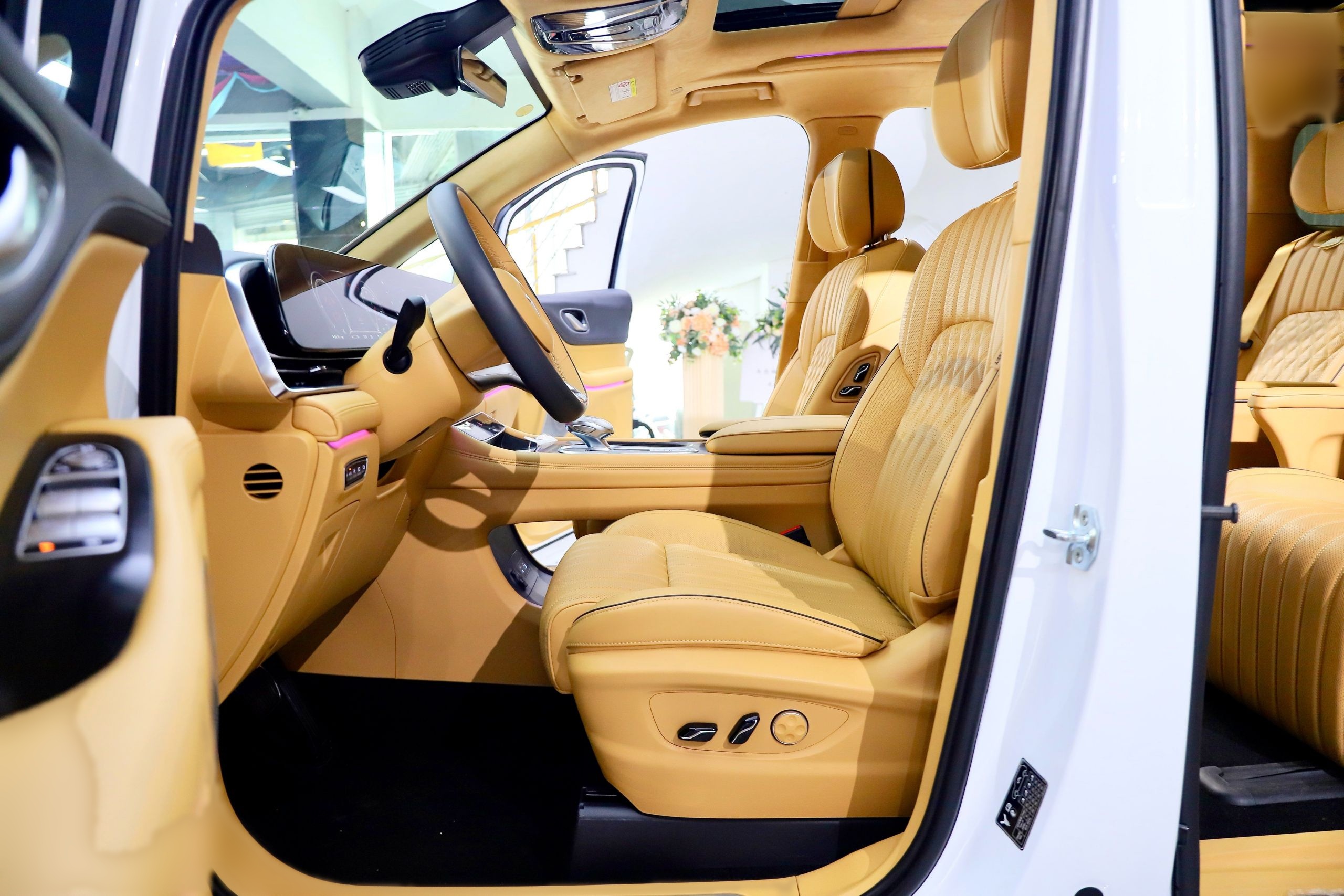 المقاعد الأمامية داخل السيارة