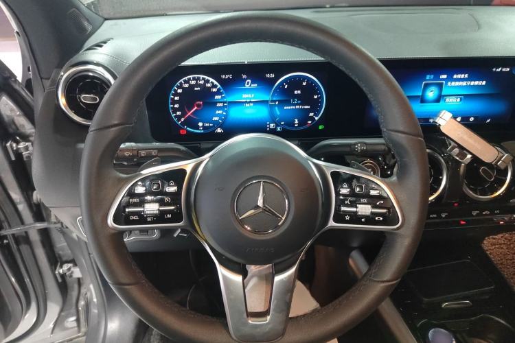Used Mercedes-Benz GLA 2022 Second Facelift GLA 200 Steering Wheel