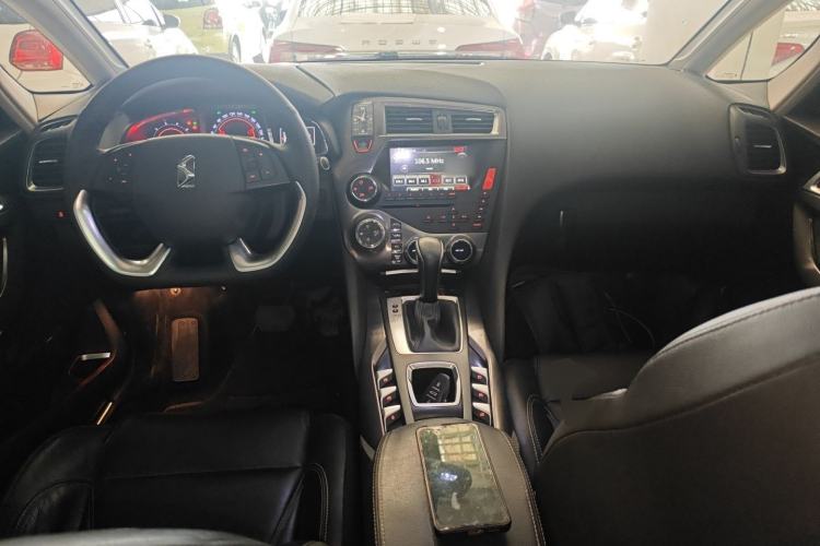 Used DS 5 2015 1.6T Luxury Edition THP160 Center Console