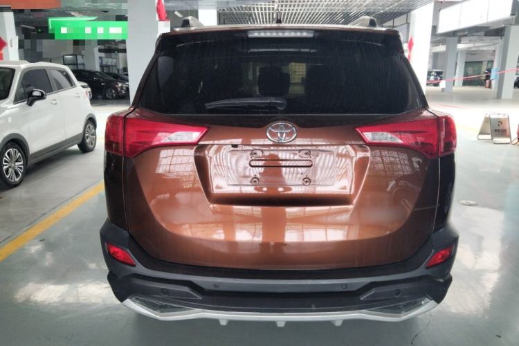 Used Toyota RAV4 2015 2.0L CVT Two-Wheel Drive Fashion Edition Rear
