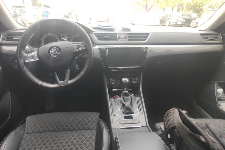 Used Skoda Superb 2018 TSI330 DSG Comfort Edition China VI Standard Center Console