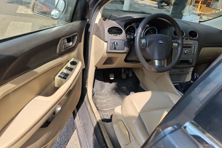 Used Ford Focus 2013 Sedan Classic 1.8L Manual Fashion Edition