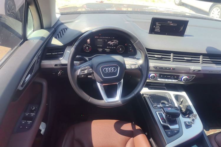 Used Audi Q7 2018 40 TFSI Comfort Model Steering Wheel