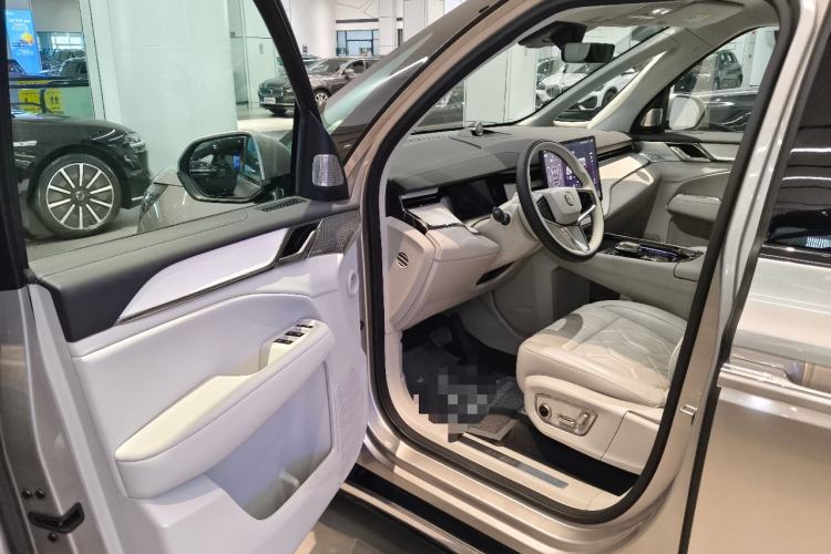 Used Volvo EM90 2025 Ultra Six-Seater
