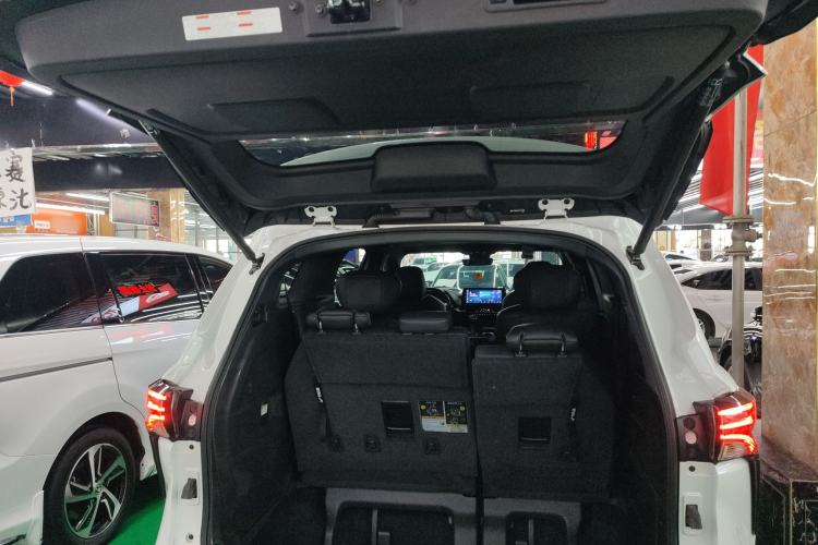 Used Toyota Sienna 2023 2.5L Hybrid Deluxe Edition