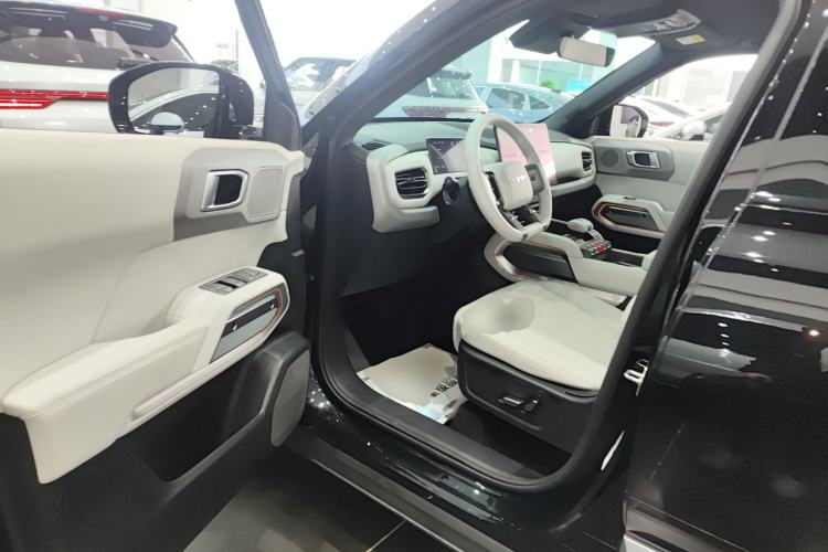 Used Formula Leopard Titanium 3 2025 501 km All-Wheel Drive Intelligent Driving Max Edition