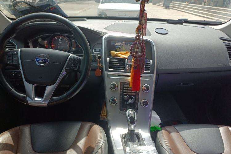 Used Volvo XC60 2017 T5 AWD Smart Upgrade Edition Center Console