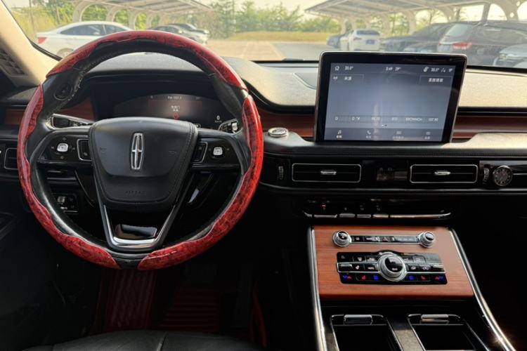 Used Lincoln Aviator 2020 3.0T V6 All-Wheel-Drive Premium Edition Interior 6