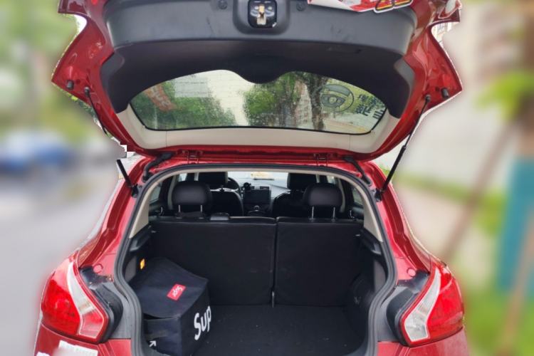 Used Nissan Tiida 2011 1.6L CVT Smart Version
