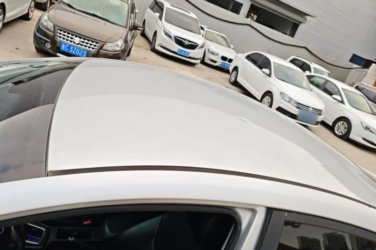 Used Hyundai Elantra (5th Generation / Langdong) 2015 1.6L Automatic Fashion Model Roof