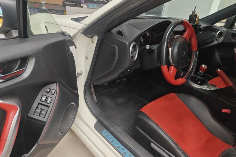 Used Toyota 86 2013 2.0L Manual Luxury Version
