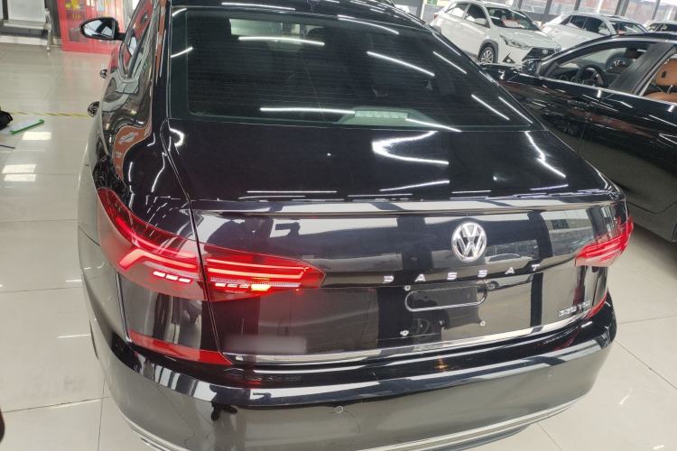 Used Volkswagen Passat 2019 330TSI Luxury Edition China VI Standard
