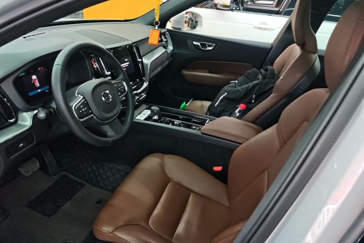 Used Volvo XC60 2025 B5 4x4 Smart Luxury Edition
