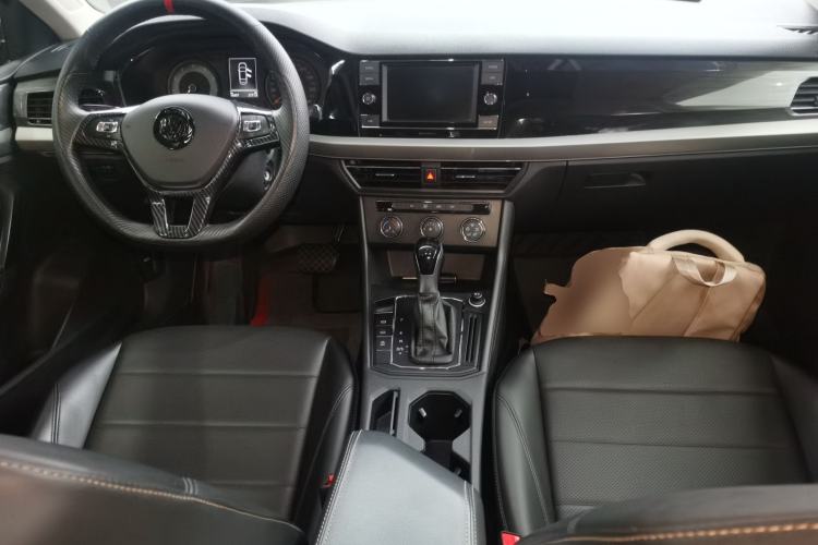 Used Volkswagen Lavida 2019 1.5L Automatic Comfort Edition China VI Standard Center Console