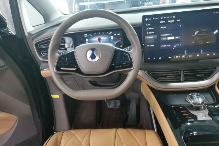 Used Denza D9 2022 DM-i 970 Four-Wheel Drive Prestige Model Steering Wheel