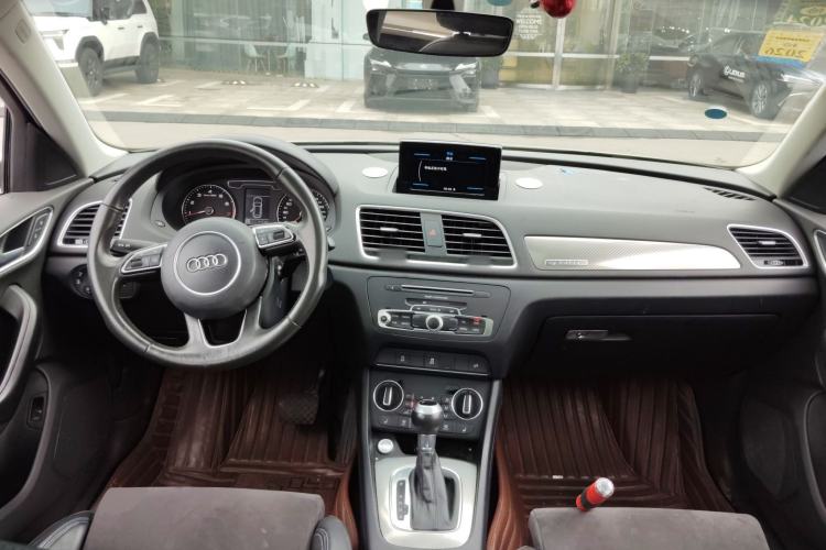 Used Audi Q3 2018 30th Anniversary Edition 35 TFSI quattro all-wheel-drive sport model Center Console