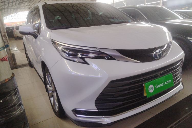 Used Toyota Sienna 2023 2.5L Hybrid Deluxe Edition
