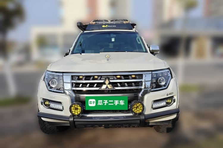 Used Mitsubishi Pajero 
