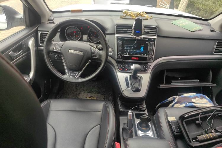 Used Haval M6 2018 Revised Version 1.5T DCT Two-Wheel Drive Elite Edition Center Console