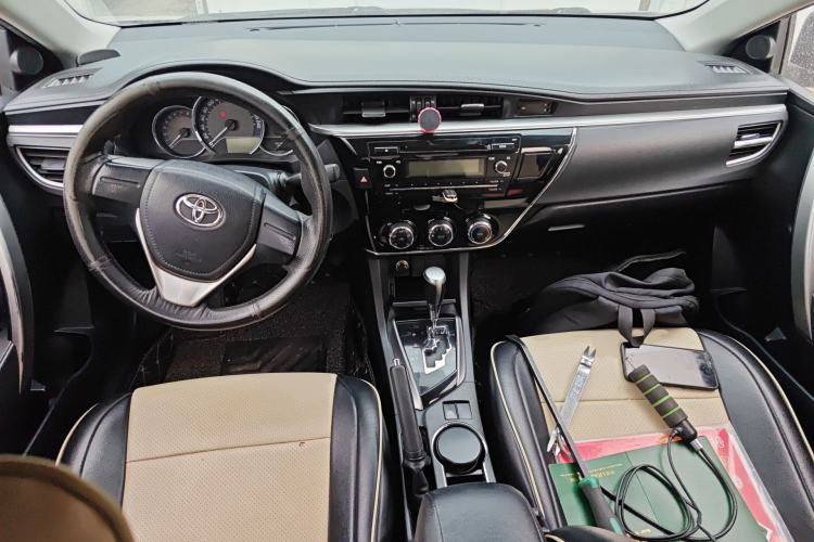 Used Toyota Corolla 2014 1.6L CVT GL Center Console