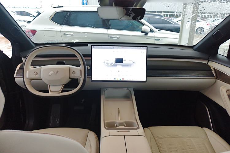 Used ONVO L60 2024 60 kWh Rear-Drive Version Center Console