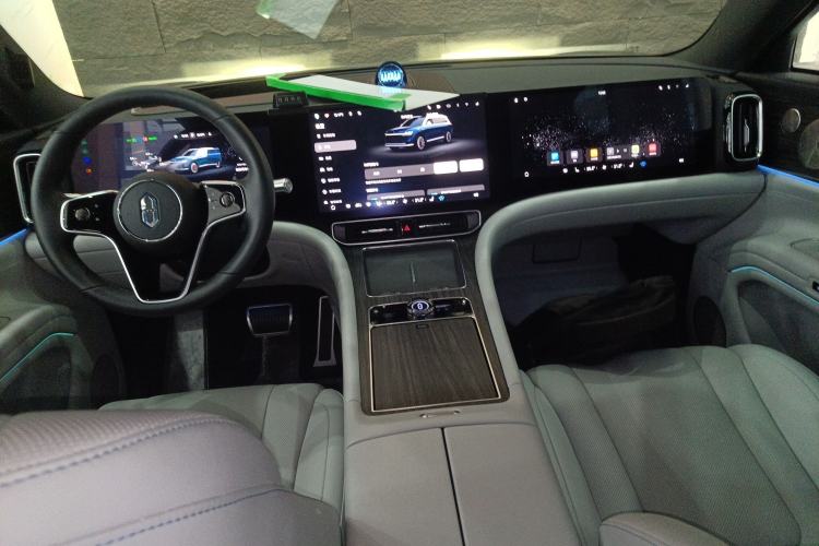 Used Hima AITO M9 2024 Range-Extended Ultra Version 52 kWh 6-Seater Model Center Console