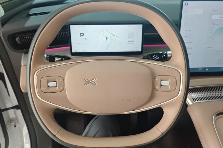 Used XPeng X9 2025 740 Ultra-Long Range Max Steering Wheel
