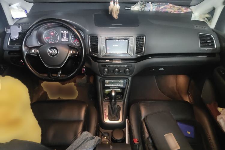 Used Volkswagen Sharan 2016 380TSI Luxury 7-Seater Center Console