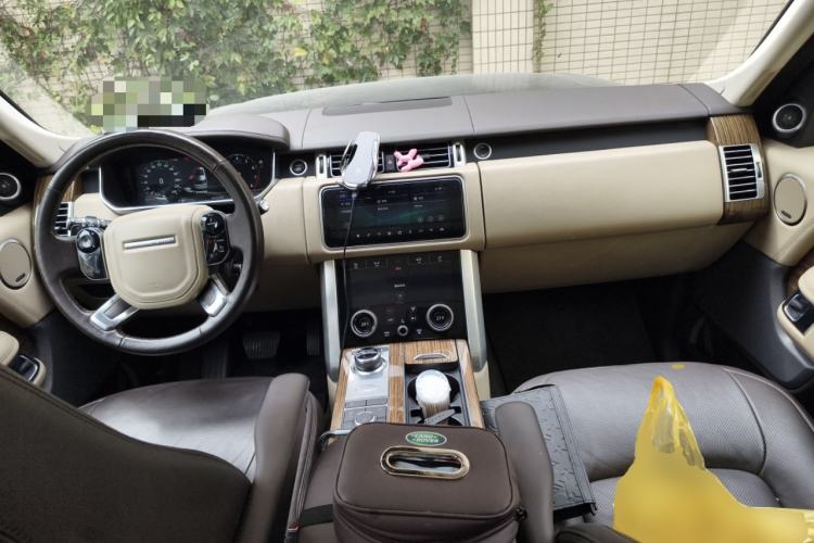Used Land Rover Range 2019 3.0 SCV6 Legacy Edition Center Console