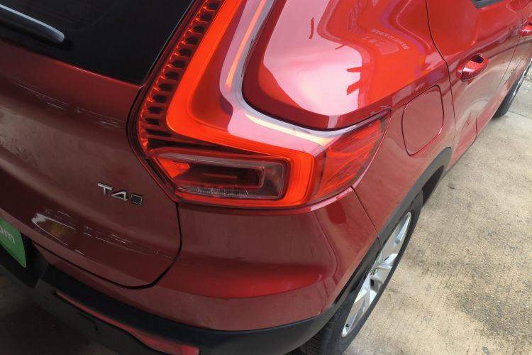 Used Volvo XC40 2019 T4 4x4 Midday Lava Red
