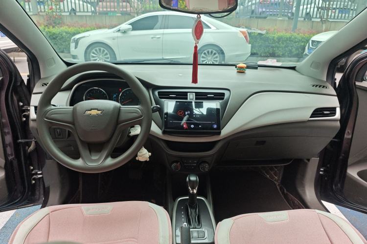 Used Chevrolet Lova RV 2016 1.5L Automatic Comfort Edition Center Console