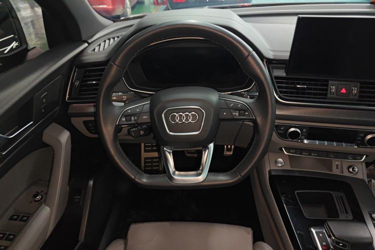 Used Audi Q5L 2023 40T Luxury Dynamic Model Steering Wheel