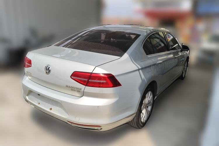 Used Volkswagen Magotan 2017 330TSI DSG Luxury Model Rear Right 45 Deg