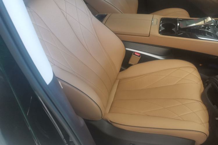 Used Denza D9 2024 DM-i 980 Four-Wheel Drive Prestige Model
