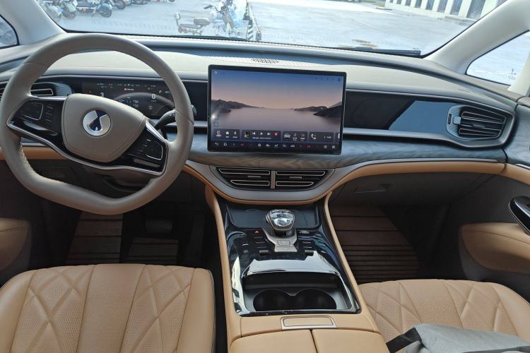 Used Denza D9 2022 DM-i 945 Luxury Model